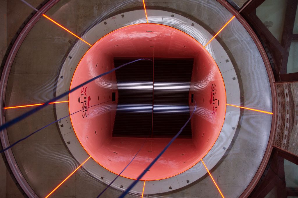Soufflerie verticale et espace bien-être Windalps à Chambéry (73) — simulateur de chute libre 300 km/h avec spa et hammam, 1 700 m²