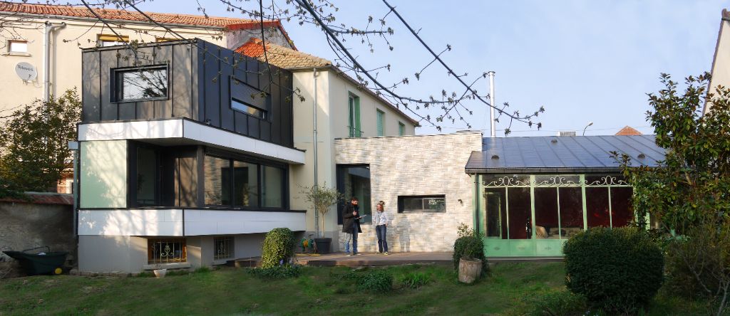 Extension et surélévation d'une maison individuelle à Saint-Maur-des-Fossés (94) — réunification de bâtiment et extension verticale en structure bois